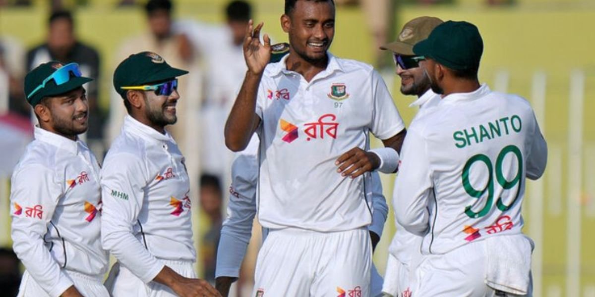 Read more about the article Bangladesh Attacks as Pakistan Loses The Early Lead